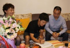 女足中場傷別奧運 新“黃金腿”完成首賠