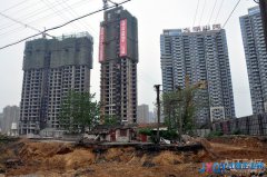 網曝南昌九頌山河樓盤開發商夜拆民房 居民身陷“孤島”