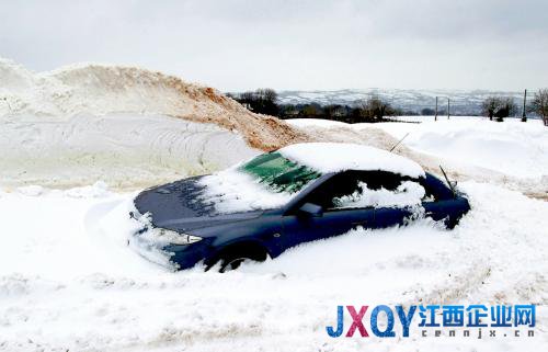 歐洲三月降罕見(jiàn)大雪 多國(guó)交通系統(tǒng)成重災(zāi)區(qū)(圖)