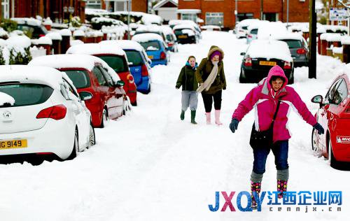 歐洲三月降罕見(jiàn)大雪 多國(guó)交通系統(tǒng)成重災(zāi)區(qū)(圖)