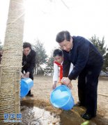 習近平參加北京義務植樹活動 強調加強環境保護