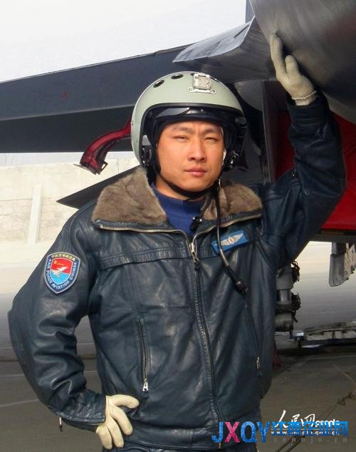 兩名遇難蘇27飛行員姓名職務照片披露(圖)