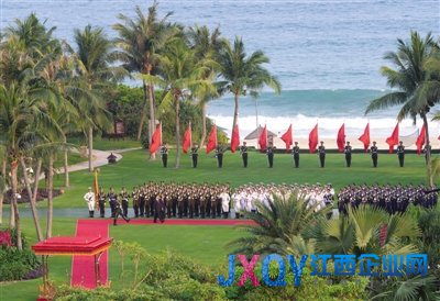4月5日，國家主席習近平在海南三亞舉行儀式歡迎緬甸總統吳登盛訪華。吳登盛將出席2013年博鰲亞洲論壇年會。 新華社記者 王曄 攝
