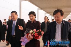 劉洋首回家鄉安陽瞻仰烈士 站臺乘客驚喜歡呼