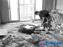南昌縣：鑰匙忘在業(yè)主家 裝修工找“急開鎖”開