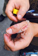聯泰開盤售房時記者遭此“禮遇”：威脅毆打 砸